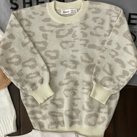 SHEIN Girls 4Y Leopard and Pastel Sweaters - Picture 3 of 11